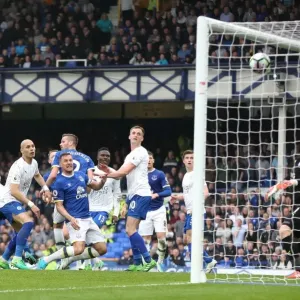 Phil Jagielka Scores Everton's Third Goal: Everton 3- Leicester City, Premier League 2016-17 (Goodison Park) Phil Jagielka Scores Everton's Third Goal: Everton 3- Leicester City, Premier League 2016-17 (Goodison Park)