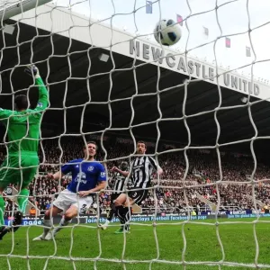 Phil Jagielka Scores Everton's Second Goal at St. James Park (05 March 2011) Phil Jagielka Scores Everton's Second Goal at St. James Park (05 March 2011)
