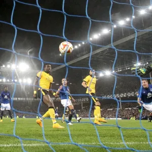 Phil Jagielka Scores Everton's Second Goal in UEFA Europa League Match Against Lille