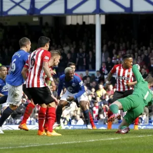 Phil Jagielka Scores First Goal for Everton Against Southampton in Barclays Premier League Match Phil Jagielka Scores First Goal for Everton Against Southampton in Barclays Premier League Match