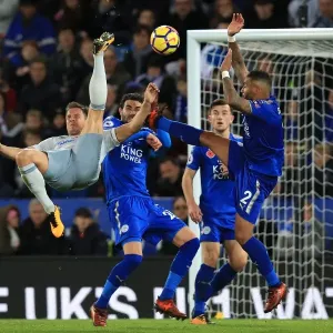Phil Jagielka's Overhead Kick Attempt at King Power Stadium: Leicester City vs Everton, Premier League Phil Jagielka's Overhead Kick Attempt at King Power Stadium: Leicester City vs Everton, Premier League