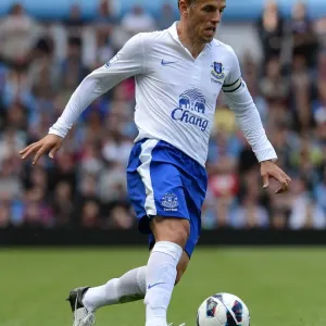 Phil Neville's Triumph: Everton's Thrilling 3-1 Victory Over Aston Villa (Barclays Premier League, August 25, 2012)