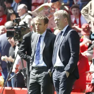 Pre-Match Huddle: David Moyes and Phil Neville at Anfield, 2013 (0-0) Pre-Match Huddle: David Moyes and Phil Neville at Anfield, 2013 (0-0)