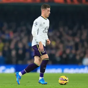 Premier League Showdown: Ross Barkley in Action - Chelsea vs. Everton (Stamford Bridge)