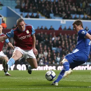 Pressure Cooker: Diniyar Bilyaletdinov Faces Off Against Richard Dunne at Everton-Aston Villa Pressure Cooker: Diniyar Bilyaletdinov Faces Off Against Richard Dunne at Everton-Aston Villa