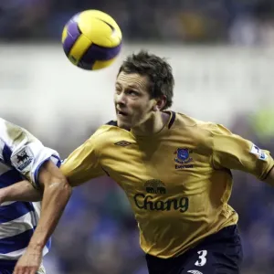 Reading v Everton Gary Naysmith of Everton in action with Seol Ki Hyeon of Reading Reading v Everton Gary Naysmith of Everton in action with Seol Ki Hyeon of Reading