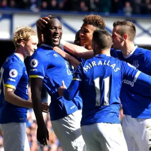 Romelu Lukaku's Triumphant Third Goal Celebration vs Burnley (Premier League 2016-17) Romelu Lukaku's Triumphant Third Goal Celebration vs Burnley (Premier League 2016-17)