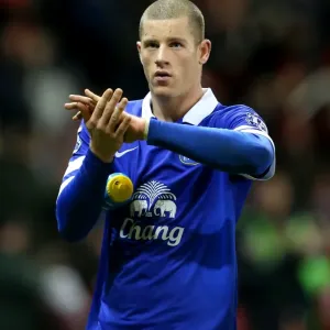 Ross Barkley Acknowledges Fans: Everton Holds Stoke City to a Draw (01-01-2014)