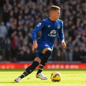 Ross Barkley in Action: Everton vs. Arsenal, Barclays Premier League, Emirates Stadium