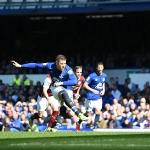 Ross Barkley at the Penalty Spot: Everton vs Burnley, Barclays Premier League, Goodison Park Ross Barkley at the Penalty Spot: Everton vs Burnley, Barclays Premier League, Goodison Park
