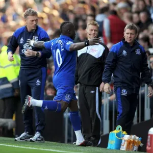 Royston Drenthe's Thrilling Goal Celebration: Everton's First in Premier League Clash vs. Fulham (23 October 2011)