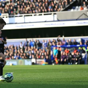 Premier League Framed Print Collection: Queens Park Rangers v Everton - Loftus Road