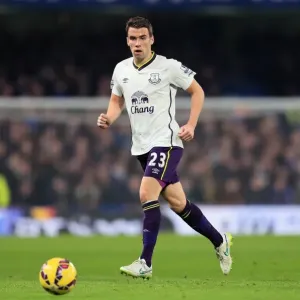 Seamus Coleman's Intense Battle: Everton vs. Chelsea at Stamford Bridge - Premier League Showdown