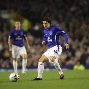 Simon Davies: Everton's Midfield Maestro Dishing Out Perfect Passes Simon Davies: Everton's Midfield Maestro Dishing Out Perfect Passes