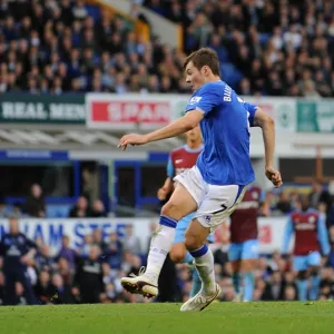 Soccer - Barclays Premier League - Everton v Aston Villa - Goodison Park