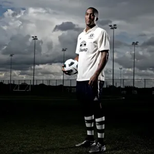 Steely Sylvain Distin: A Defiant Career at Everton Football Club Steely Sylvain Distin: A Defiant Career at Everton Football Club