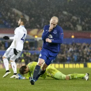 Steven Naismith Scores First Goal for Everton in Europa League Clash Against Dynamo Kiev Steven Naismith Scores First Goal for Everton in Europa League Clash Against Dynamo Kiev
