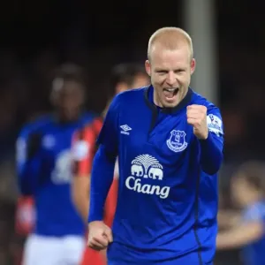 Steven Naismith's Hat-Trick: Everton Crushes Queens Park Rangers 3-0 (Premier League) Steven Naismith's Hat-Trick: Everton Crushes Queens Park Rangers 3-0 (Premier League)