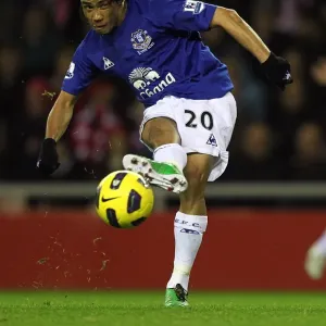 Steven Pienaar: Everton's Dynamic Midfield Maestro Steven Pienaar: Everton's Dynamic Midfield Maestro