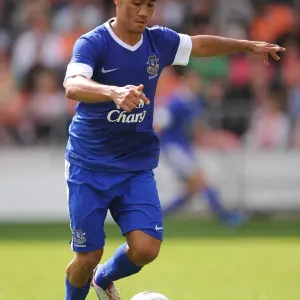 Steven Pienaar Pays Tribute to Keith Southern at Everton's Testimonial Match vs. Blackpool, Bloomfield Road Steven Pienaar Pays Tribute to Keith Southern at Everton's Testimonial Match vs. Blackpool, Bloomfield Road