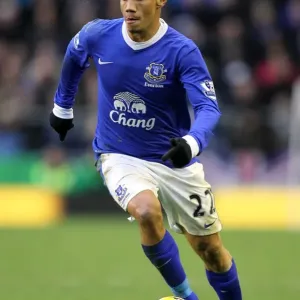 Steven Pienaar vs. Chelsea: A Tight Battle at Goodison Park (Everton 1 - Chelsea 2, Barclays Premier League, December 30, 2012)
