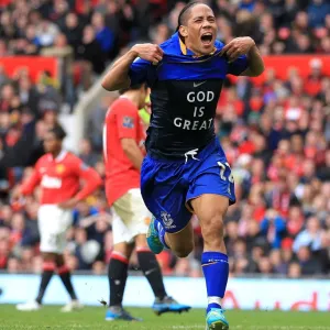 Steven Pienaar's Divine Moment: God is Great Goal vs. Manchester United (22 April 2012) Steven Pienaar's Divine Moment: God is Great Goal vs. Manchester United (22 April 2012)