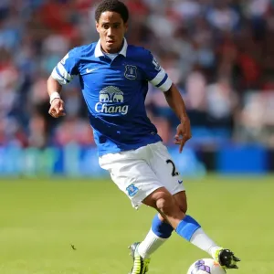 Steven Pienaar's Intense Face-off in Scoreless Everton vs. Cardiff City (31-08-2013) Steven Pienaar's Intense Face-off in Scoreless Everton vs. Cardiff City (31-08-2013)