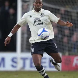 Sylvain Distin in FA Cup Action at Scunthorpe United's Glanford Park (08.01.2011) Sylvain Distin in FA Cup Action at Scunthorpe United's Glanford Park (08.01.2011)