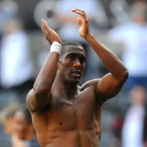 Sylvain Distin Salutes Everton Fans After Dramatic Swansea Victory (24 March 2012) Sylvain Distin Salutes Everton Fans After Dramatic Swansea Victory (24 March 2012)