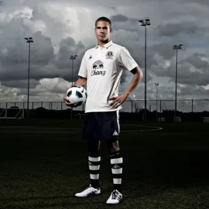 Tenacious Midfielder: Jack Rodwell of Everton Football Club Tenacious Midfielder: Jack Rodwell of Everton Football Club