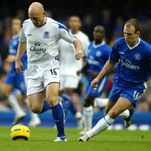 Thomas Gravesen bursts forward