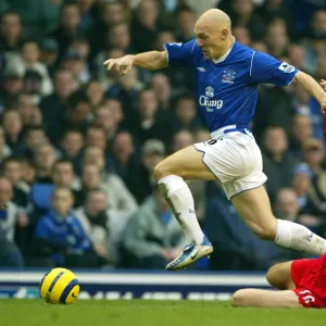 Thomas Gravesen rides the challenge of Dietmar Hamman