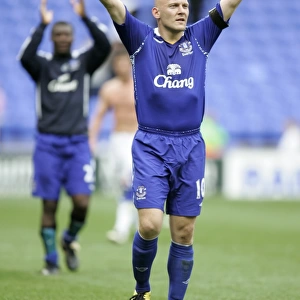 Thomas Gravesen's Euphoric Goal Celebration: Everton's Triumph Over Bolton Wanderers (01/09/07)