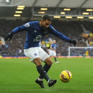 Thrilling Action: Aaron Lennon of Everton vs Leicester City at Goodison Park Thrilling Action: Aaron Lennon of Everton vs Leicester City at Goodison Park