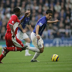 Tim Cahill Evades George Boateng: A Tactical Tussle at Everton vs Middlesbrough