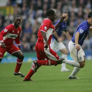 Tim Cahill Evades George Boateng: A Tactical Tussle at Everton vs Middlesbrough Tim Cahill Evades George Boateng: A Tactical Tussle at Everton vs Middlesbrough