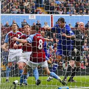 Tim Cahill Scores Everton's Second Goal Against Aston Villa (12/4/09)