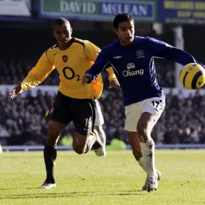 Tim Cahill's Defiant Stand: Everton vs Arsenal - Cahill Holds Off Gilberto Tim Cahill's Defiant Stand: Everton vs Arsenal - Cahill Holds Off Gilberto