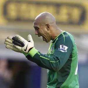 Tim Howard in Action: Everton vs Fulham, Barclays Premier League, Goodison Park (19 March 2011) Tim Howard in Action: Everton vs Fulham, Barclays Premier League, Goodison Park (19 March 2011)