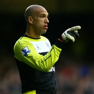Tim Howard in Action: Everton vs Sunderland, Barclays Premier League - Goodison Park (2011) Tim Howard in Action: Everton vs Sunderland, Barclays Premier League - Goodison Park (2011)
