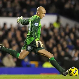 Tim Howard in Action: Everton vs. Tottenham Hotspur, Barclays Premier League (05 January 2011, Goodison Park) Tim Howard in Action: Everton vs. Tottenham Hotspur, Barclays Premier League (05 January 2011, Goodison Park)