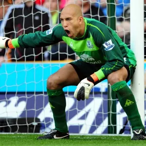 Tim Howard in Action: Everton vs. Wolverhampton Wanderers, Barclays Premier League (April 9, 2011) Tim Howard in Action: Everton vs. Wolverhampton Wanderers, Barclays Premier League (April 9, 2011)