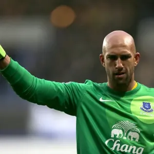 Tim Howard's Thumbs-Up: Everton Holds Queens Park Rangers in Premier League Draw (Loftus Road, October 21, 2012)