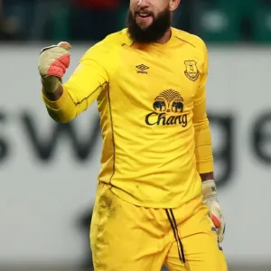 Tim Howard's Triumphant Europa League Victory Celebration: Everton vs. VfL Wolfsburg