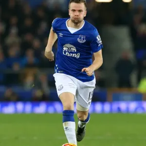 Tom Cleverley in Action: Everton vs Crystal Palace, Barclays Premier League - Goodison Park