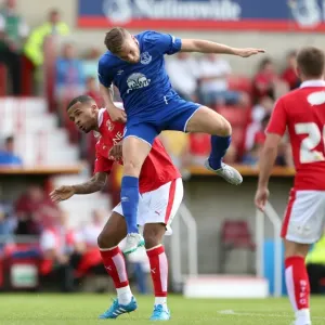 Tom Cleverley in Action: Everton's Pre-Season Friendly vs. Swindon Town at The County Ground