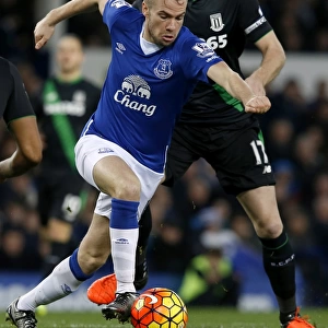 Tom Cleverley vs Ryan Shawcross: A Battle for Possession at Goodison Park