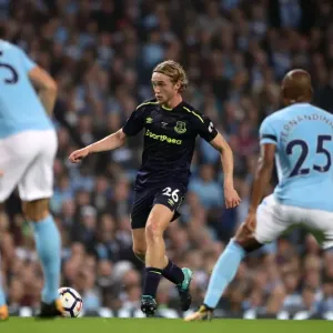 Tom Davies Charges Past John Stones and Fernandinho in Manchester City vs. Everton (Premier League 2017-18, Etihad Stadium) Tom Davies Charges Past John Stones and Fernandinho in Manchester City vs. Everton (Premier League 2017-18, Etihad Stadium)