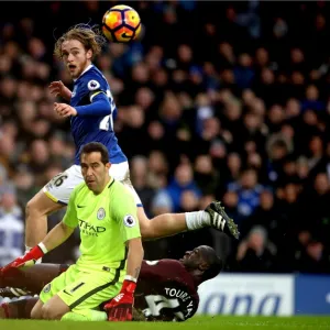 Tom Davies Scores Everton's Third Goal: Everton FC vs Manchester City at Goodison Park (Premier League)