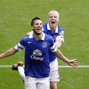 Triumphant Everton: Arteta's Own Goal (3-0) - Mirallas, Naismith Celebrate Triumphant Everton: Arteta's Own Goal (3-0) - Mirallas, Naismith Celebrate